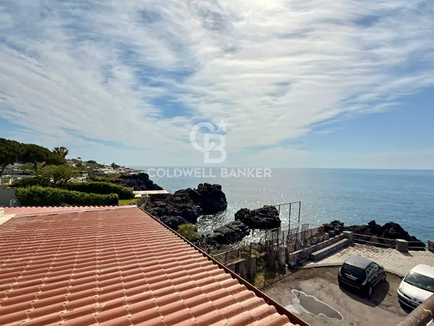 Immagine 63 di Locale commerciale in vendita  in Via Mollica 71 a Aci Castello