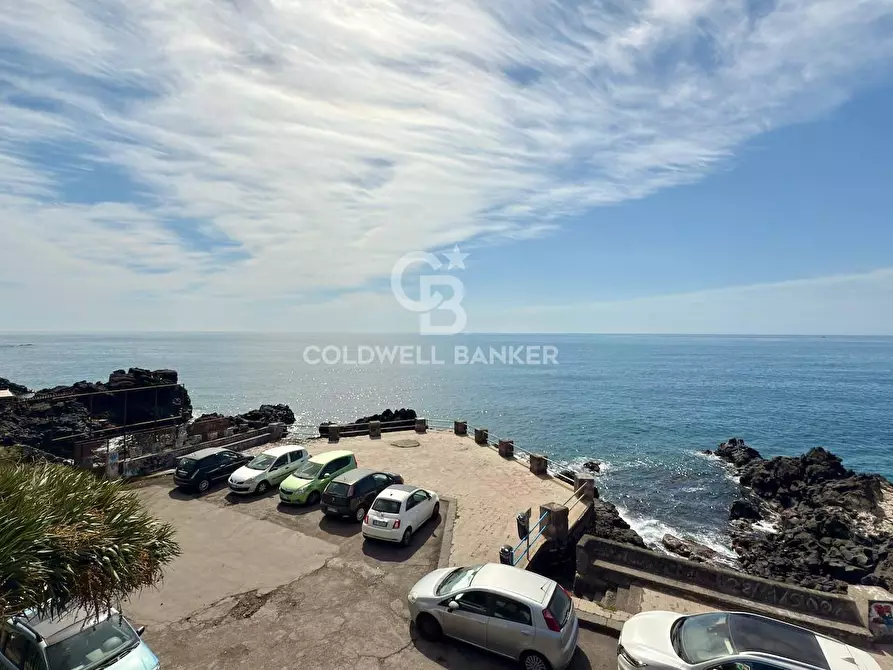 Immagine 64 di Locale commerciale in vendita  in Via Mollica 71 a Aci Castello