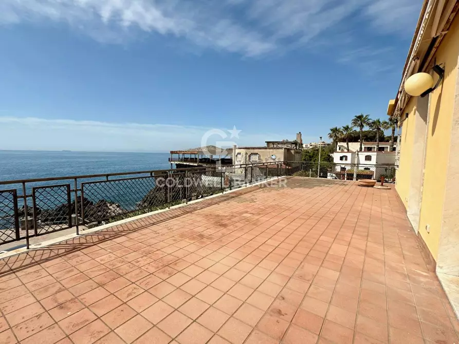 Immagine 65 di Locale commerciale in vendita  in Via Mollica 71 a Aci Castello