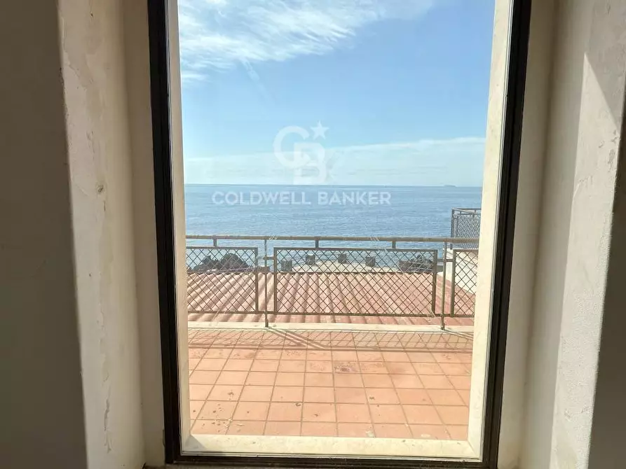 Immagine 67 di Locale commerciale in vendita  in Via Mollica 71 a Aci Castello