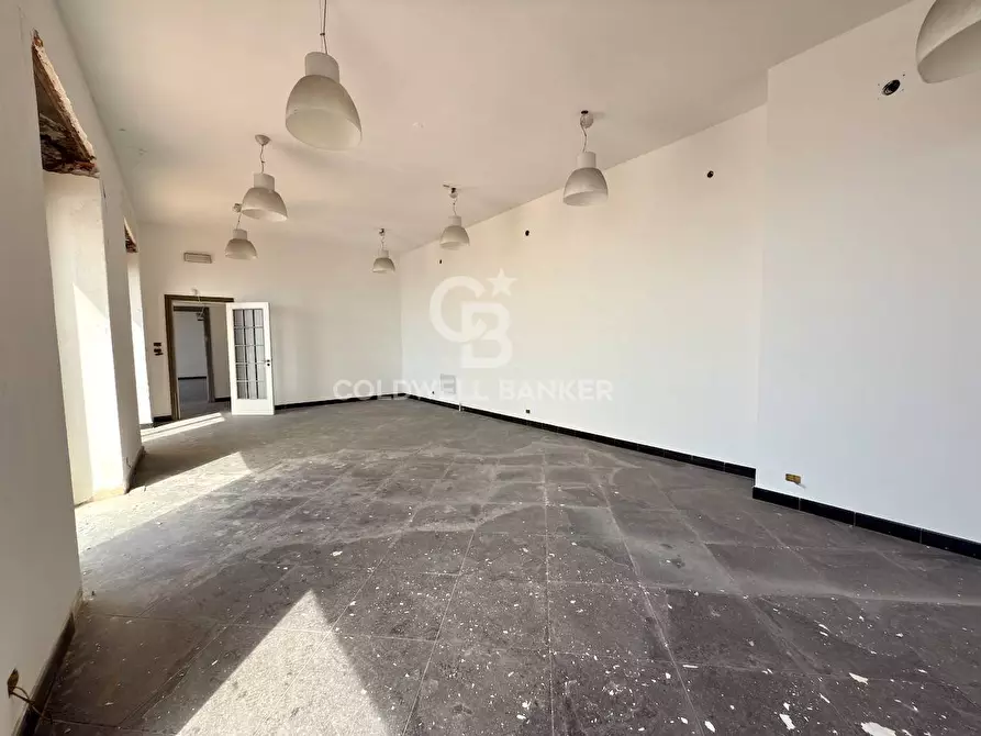 Immagine 71 di Locale commerciale in vendita  in Via Mollica 71 a Aci Castello