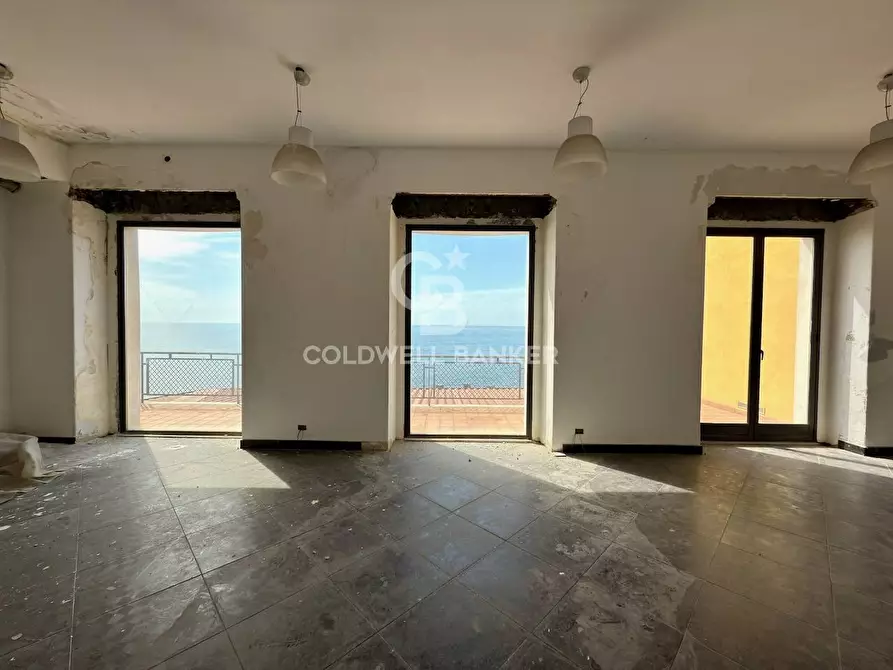 Immagine 73 di Locale commerciale in vendita  in Via Mollica 71 a Aci Castello