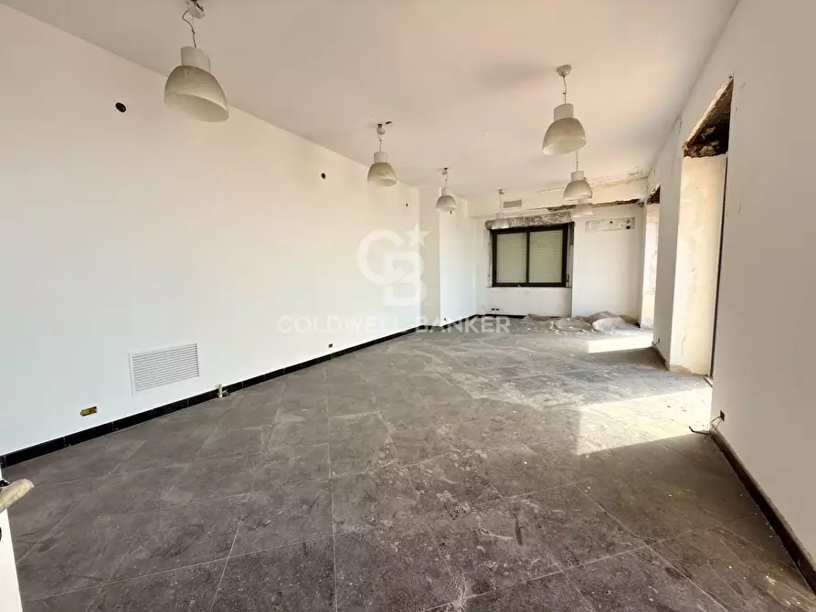 Immagine 72 di Locale commerciale in vendita  in Via Mollica 71 a Aci Castello