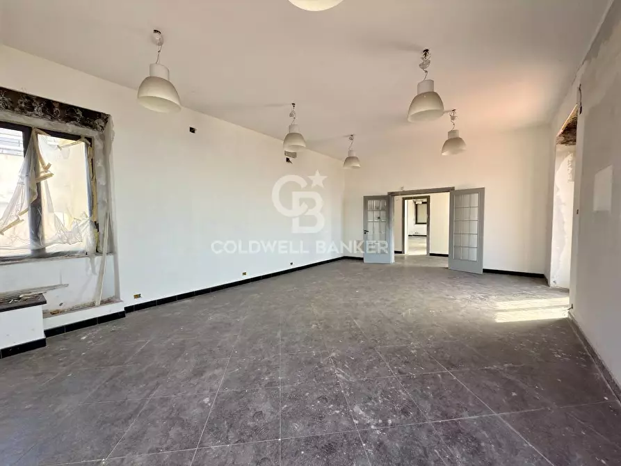 Immagine 74 di Locale commerciale in vendita  in Via Mollica 71 a Aci Castello