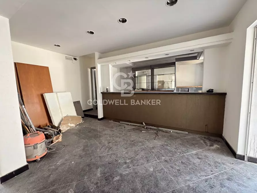 Immagine 77 di Locale commerciale in vendita  in Via Mollica 71 a Aci Castello