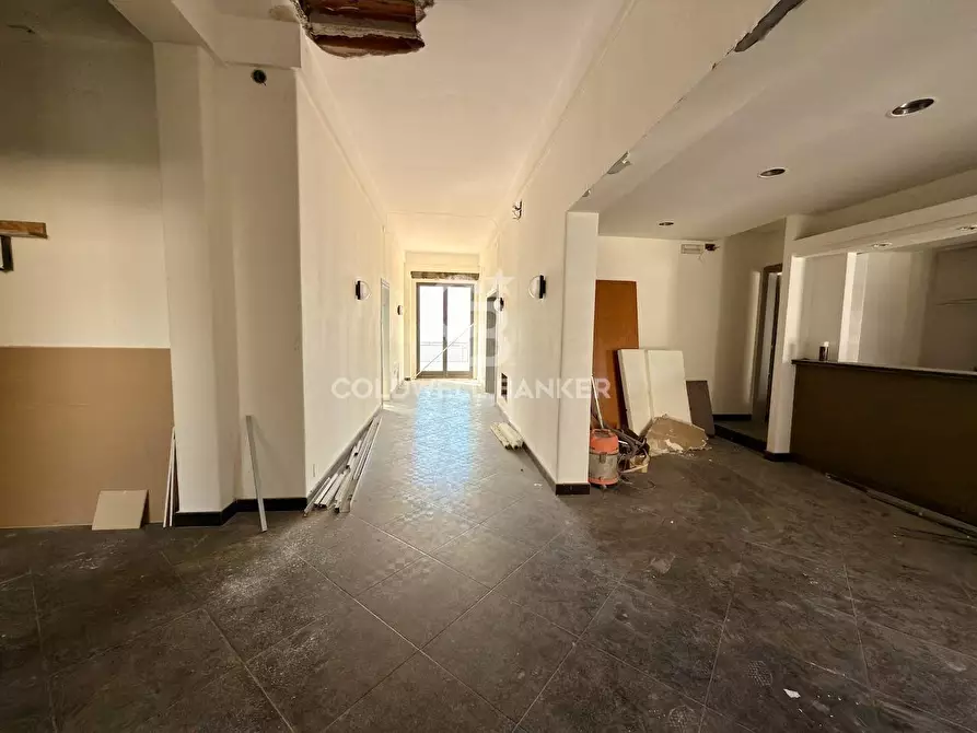 Immagine 78 di Locale commerciale in vendita  in Via Mollica 71 a Aci Castello