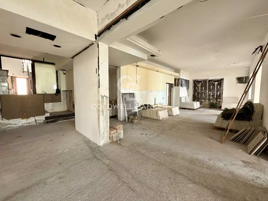 Immagine 23 di Locale commerciale in vendita  in Via Mollica 71 a Aci Castello