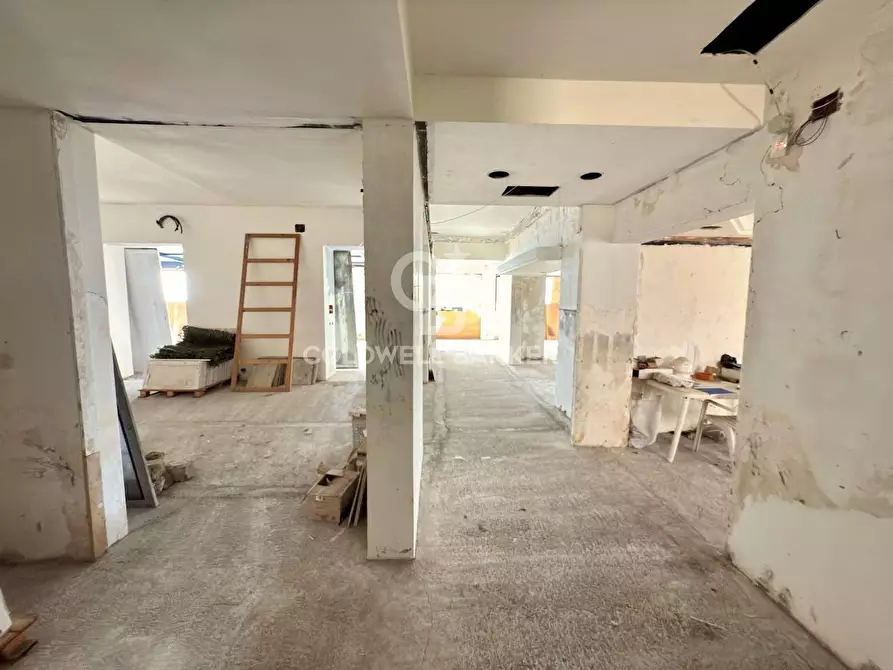 Immagine 17 di Locale commerciale in vendita  in Via Mollica 71 a Aci Castello