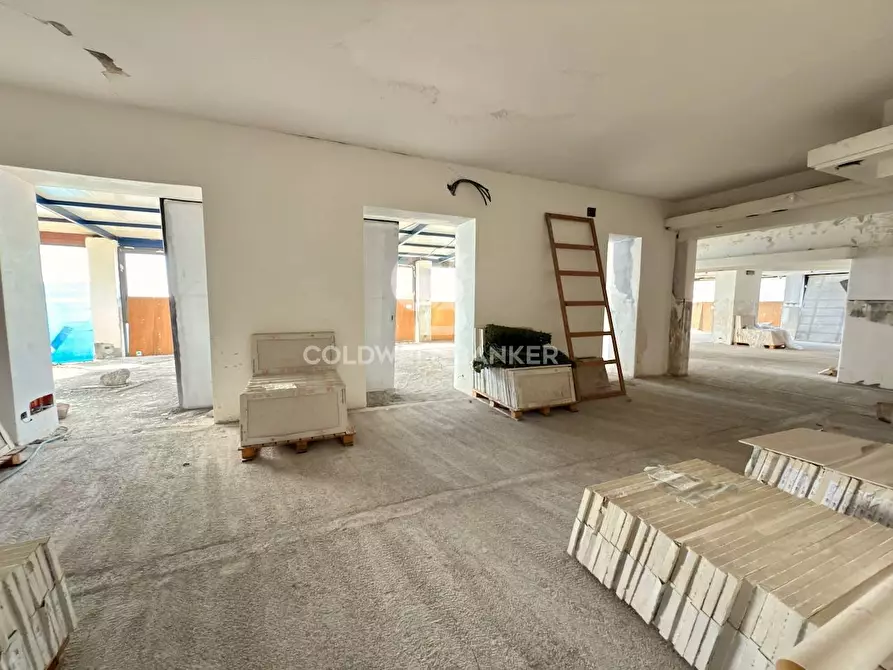 Immagine 22 di Locale commerciale in vendita  in Via Mollica 71 a Aci Castello