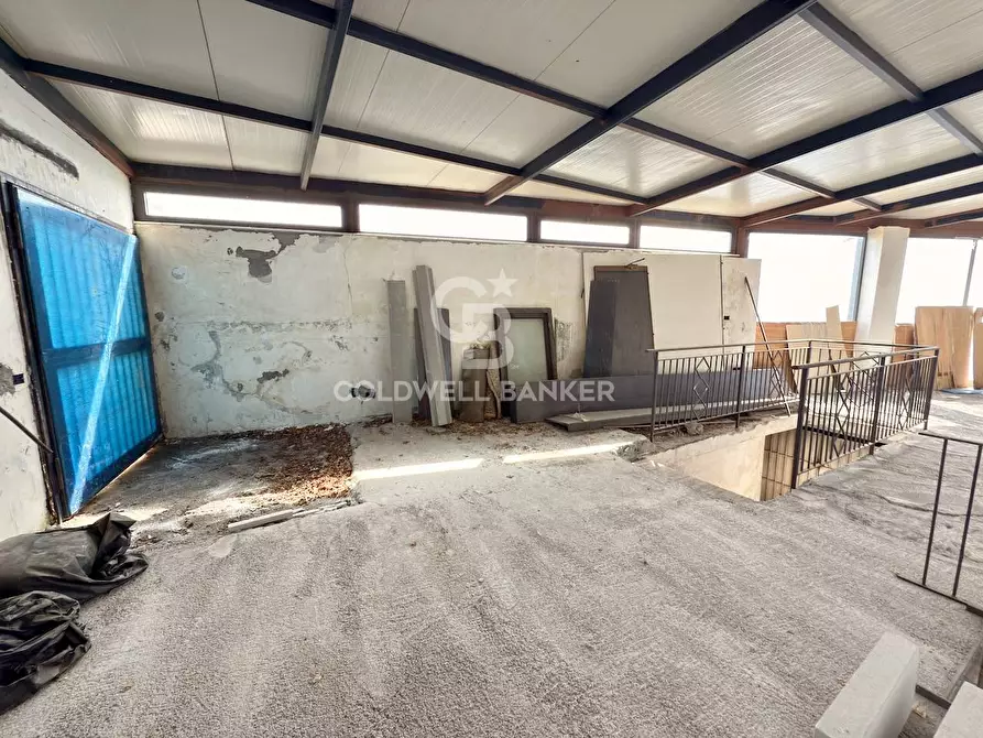 Immagine 25 di Locale commerciale in vendita  in Via Mollica 71 a Aci Castello