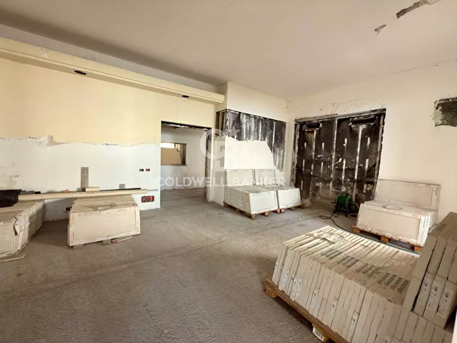 Immagine 15 di Locale commerciale in vendita  in Via Mollica 71 a Aci Castello