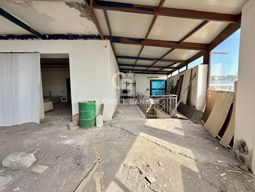 Immagine 26 di Locale commerciale in vendita  in Via Mollica 71 a Aci Castello