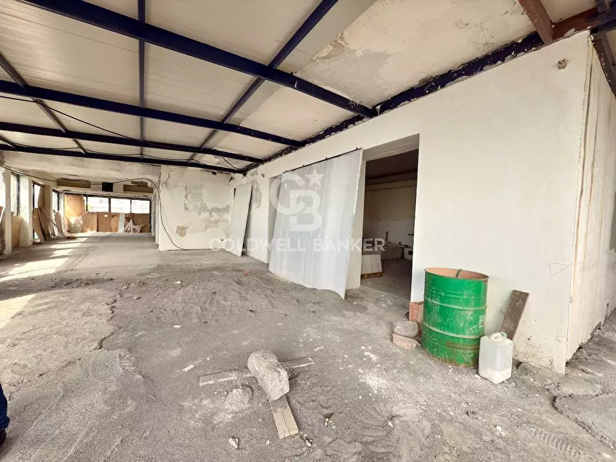 Immagine 24 di Locale commerciale in vendita  in Via Mollica 71 a Aci Castello