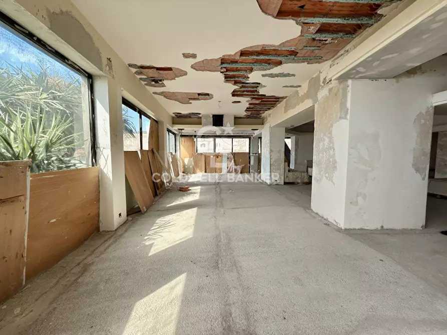 Immagine 81 di Locale commerciale in vendita  in Via Mollica 71 a Aci Castello