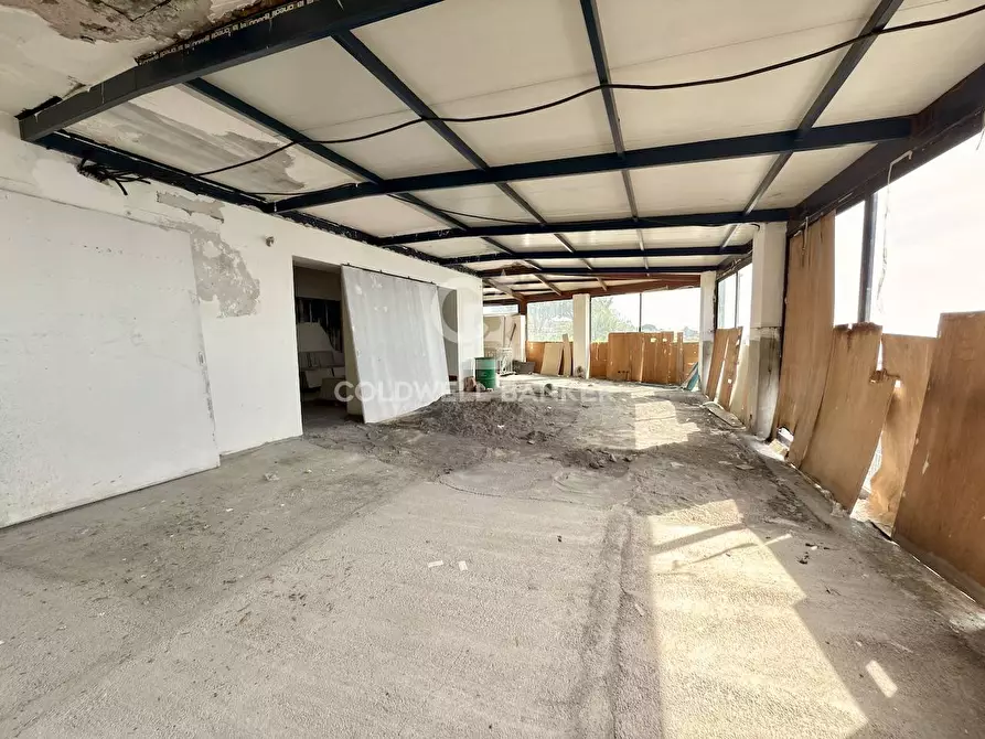 Immagine 20 di Locale commerciale in vendita  in Via Mollica 71 a Aci Castello