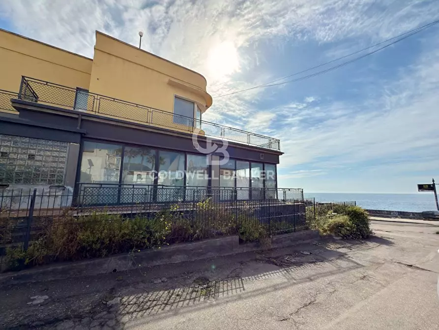 Immagine 6 di Locale commerciale in vendita  in Via Mollica 71 a Aci Castello