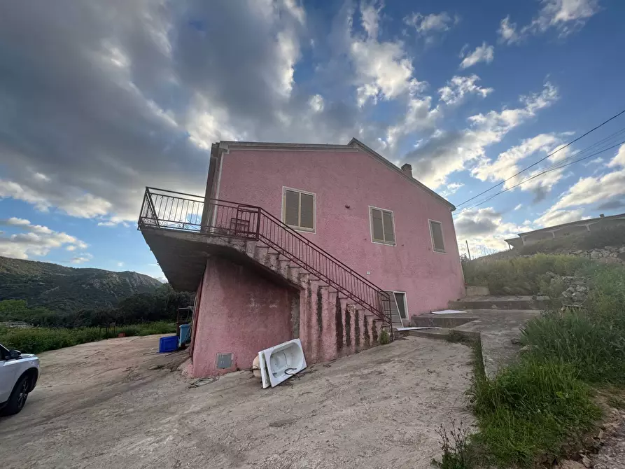 Immagine 4 di Villa in vendita  in Berchiddeddu FRAZ. SOS CODDOS a Aggius