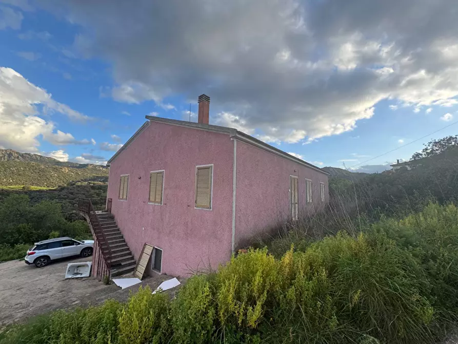 Immagine 5 di Villa in vendita  in Berchiddeddu FRAZ. SOS CODDOS a Aggius