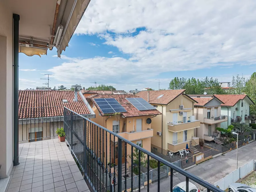Immagine 24 di Appartamento in vendita  in Via Boccaccio a Cattolica