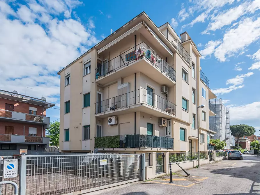 Immagine 1 di Appartamento in vendita  in Via Boccaccio a Cattolica