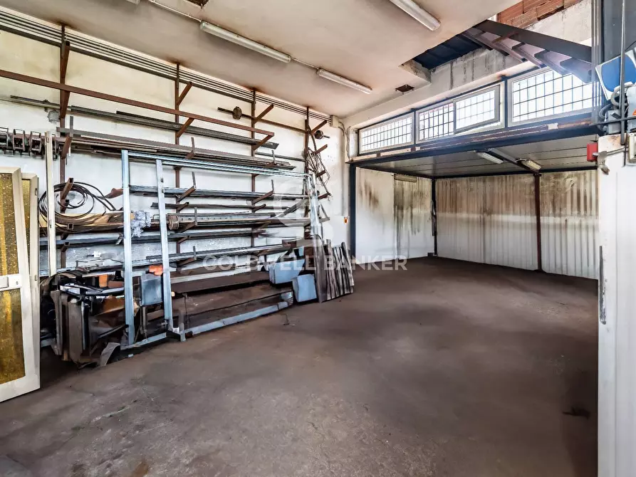 Immagine 5 di Laboratorio in vendita  in Via Casazze III SNC a Aci Catena