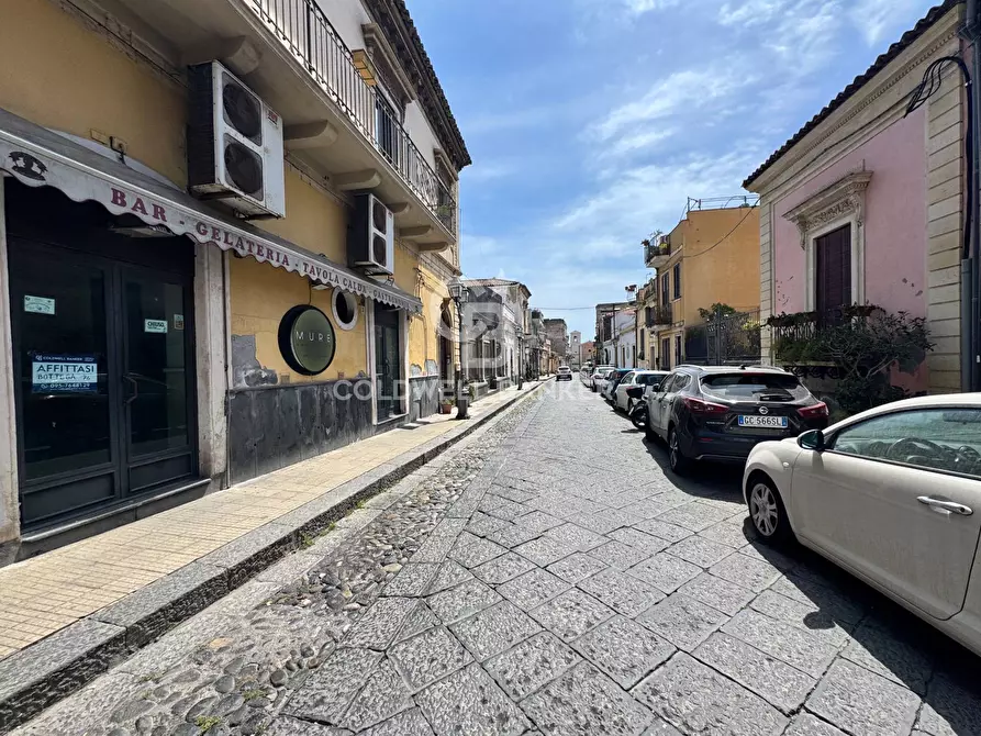 Immagine 2 di Locale commerciale in affitto  in via savoia 1 a Aci Castello