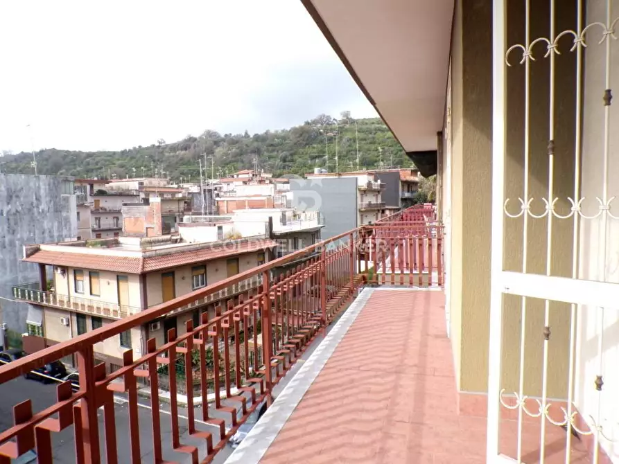 Immagine 10 di Appartamento in vendita  in via Petralia 89 a Aci Catena