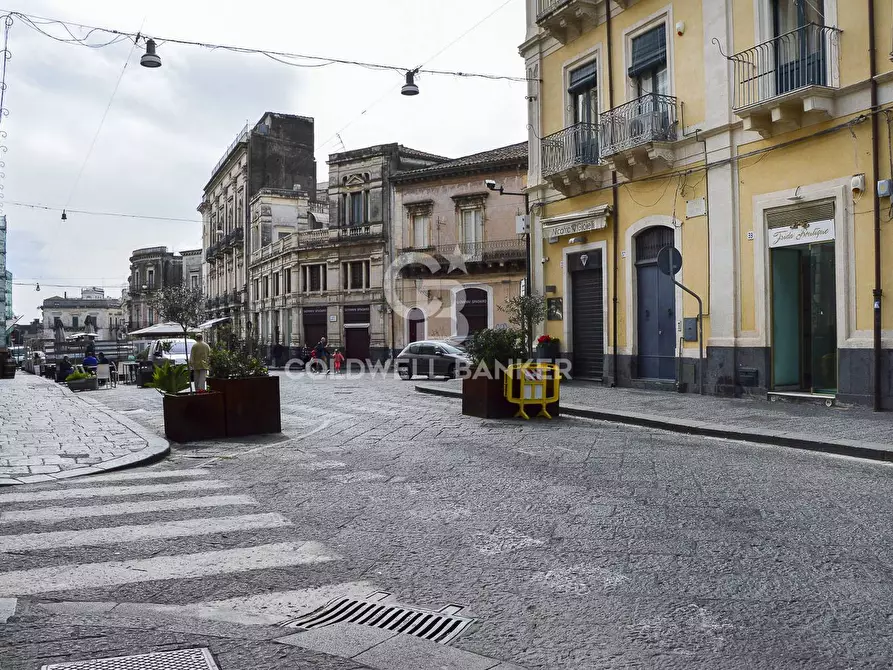 Immagine 2 di Locale commerciale in affitto  in Corso Umberto I 39 a Acireale