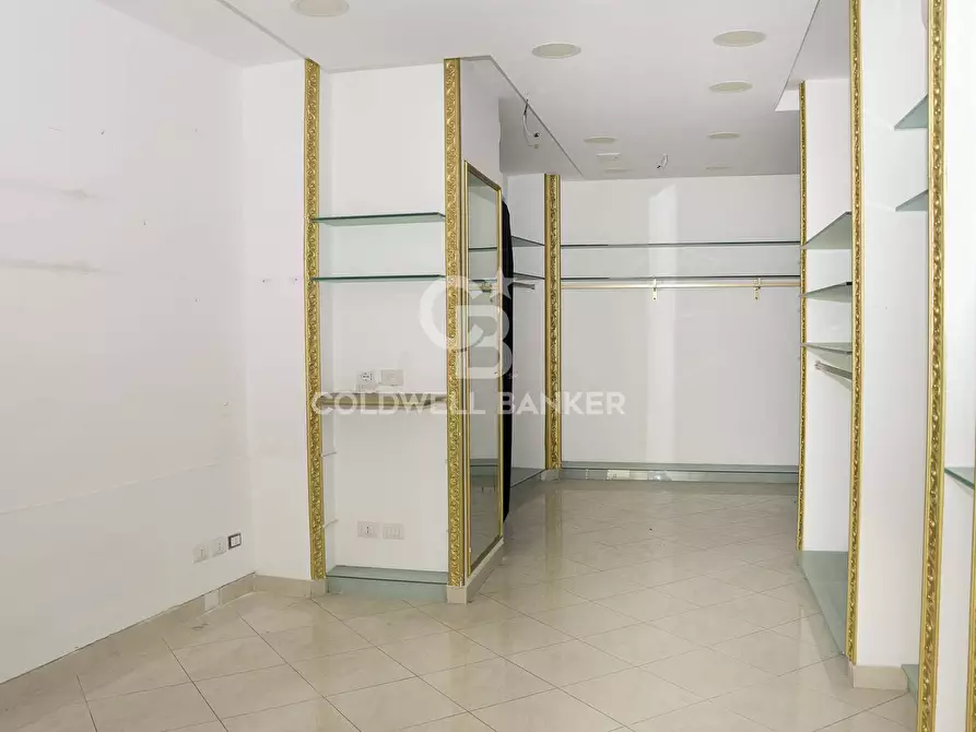 Immagine 4 di Locale commerciale in affitto  in Corso Umberto I 39 a Acireale