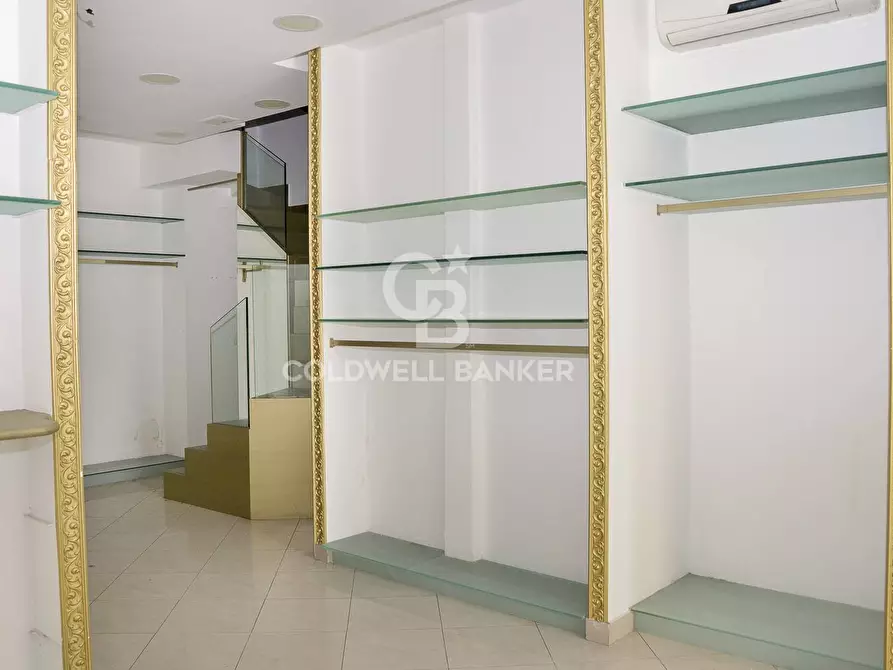 Immagine 5 di Locale commerciale in affitto  in Corso Umberto I 39 a Acireale