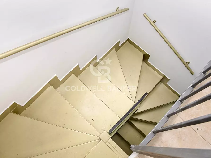 Immagine 11 di Locale commerciale in affitto  in Corso Umberto I 39 a Acireale