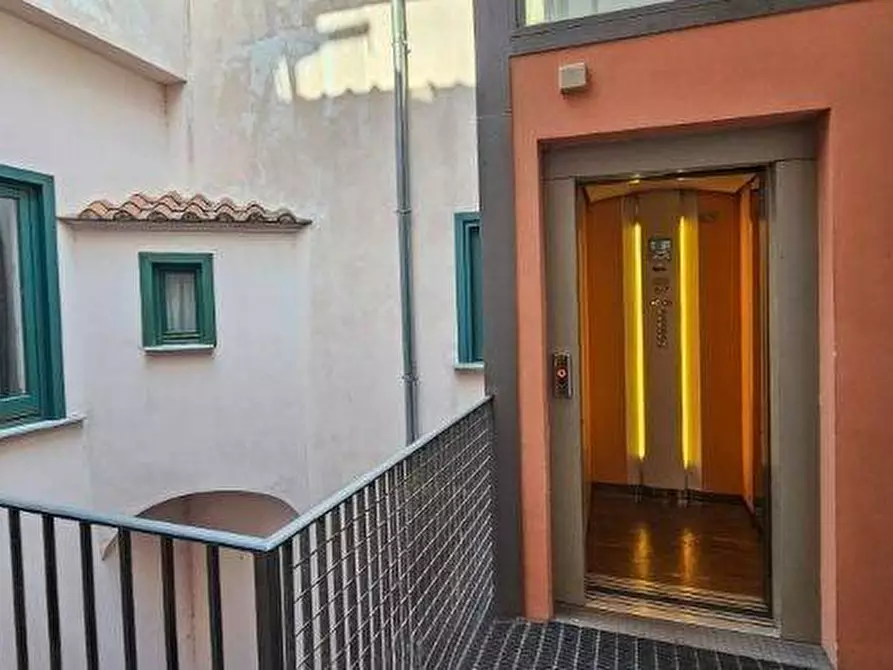 Immagine 9 di Appartamento in vendita  in Piazza Sedile Del Campo 22 a Salerno
