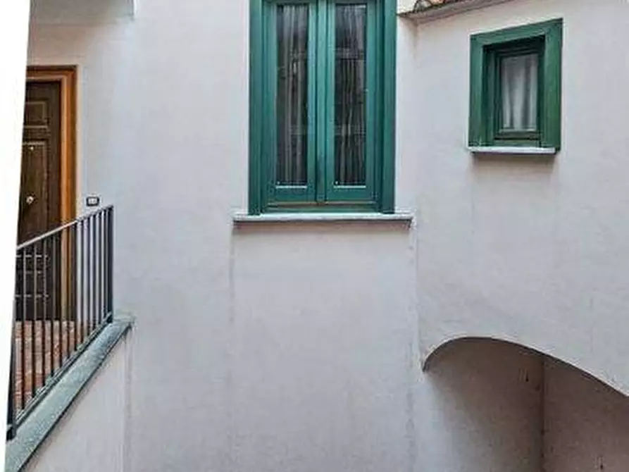 Immagine 11 di Appartamento in vendita  in Piazza Sedile Del Campo 22 a Salerno