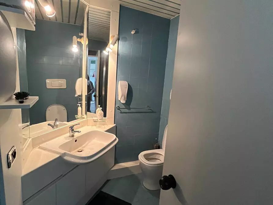 Immagine 7 di Ufficio in vendita  in CENTRO DIREZIONALE a Napoli