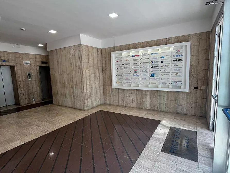 Immagine 14 di Ufficio in vendita  in CENTRO DIREZIONALE a Napoli