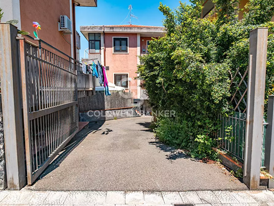 Immagine 2 di Magazzino in vendita  in Via San Francesco D'Assisi 9 a Riposto