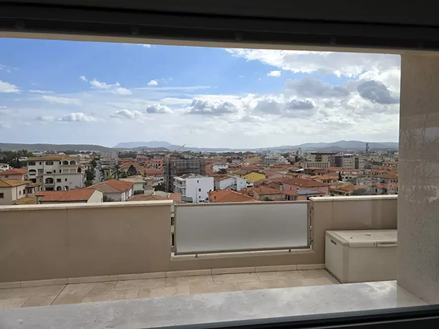 Immagine 33 di Attico in vendita  in Via Giovanni Medrano 8 a Olbia