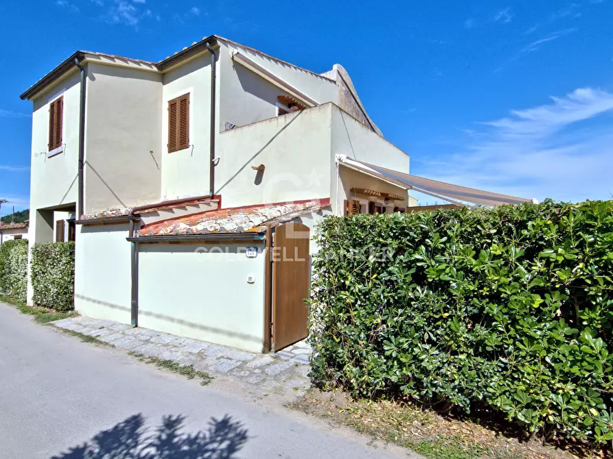 Immagine 33 di Appartamento in vendita  in Via degli Alzi a Campo Nell'elba