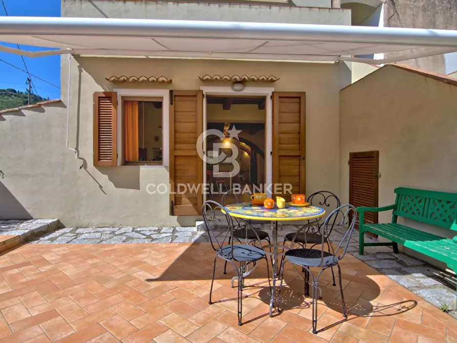 Immagine 3 di Appartamento in vendita  in Via degli Alzi a Campo Nell'elba