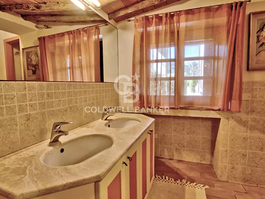 Immagine 17 di Appartamento in vendita  in Via degli Alzi a Campo Nell'elba