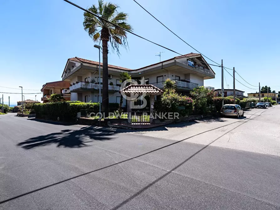 Immagine 13 di Appartamento in vendita  in Via Luigi Settembrini 53 a Giarre