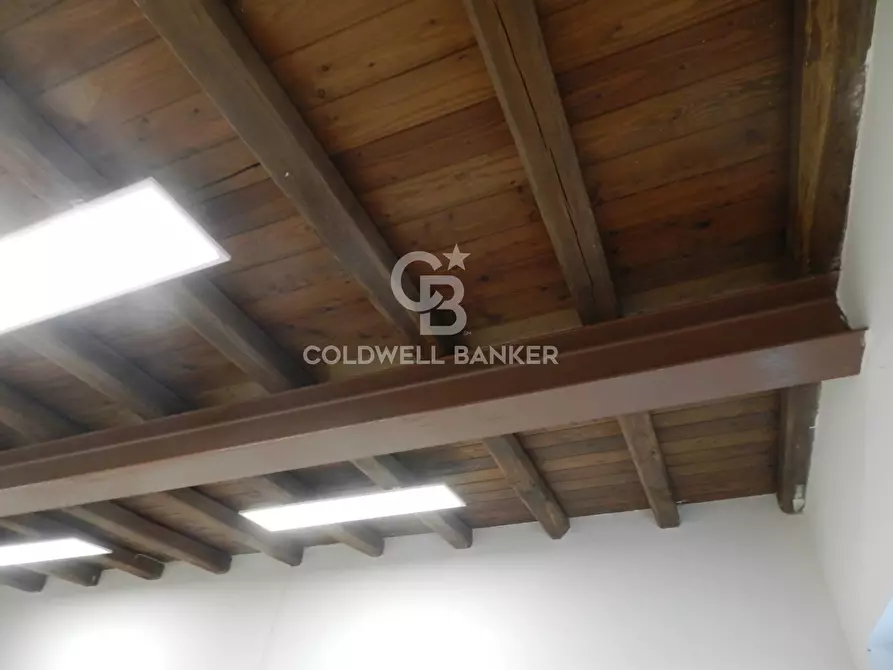 Immagine 6 di Locale commerciale in vendita  in Via Roma 15 a Santa Marinella