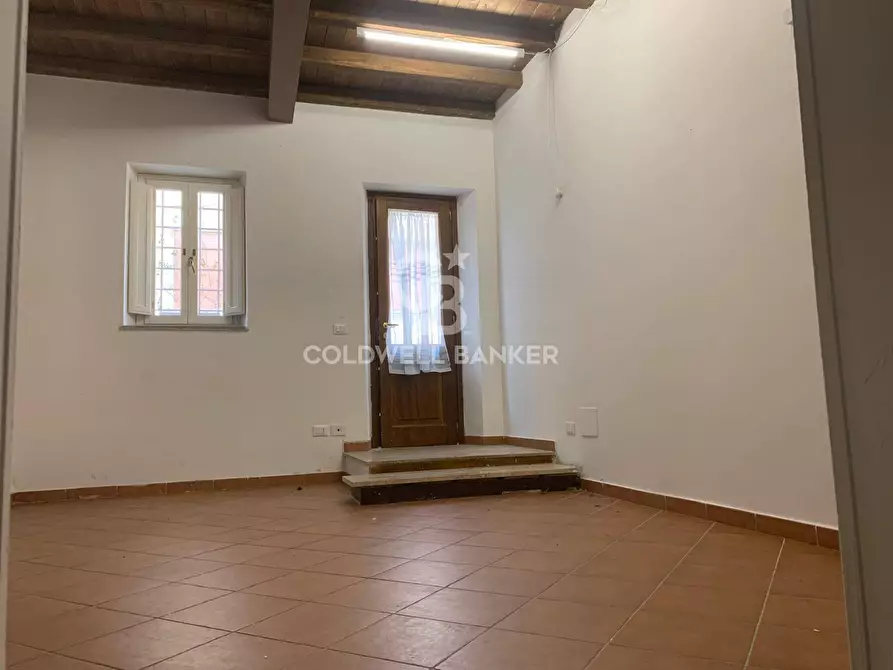 Immagine 2 di Locale commerciale in vendita  in Via Roma 15 a Santa Marinella