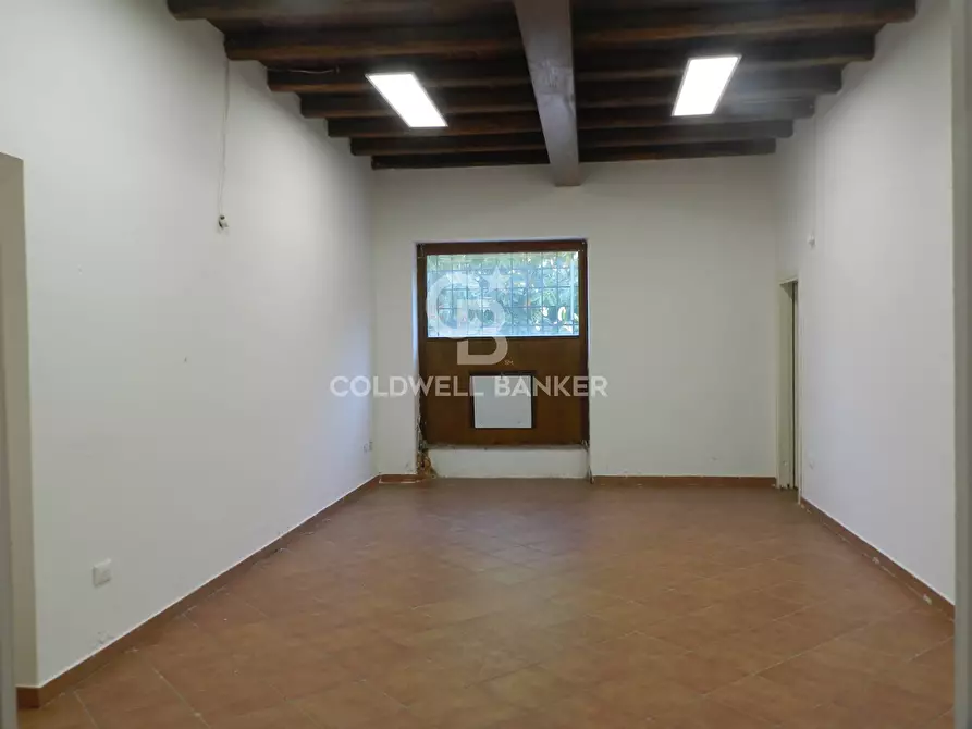 Immagine 9 di Locale commerciale in vendita  in Via Roma 15 a Santa Marinella