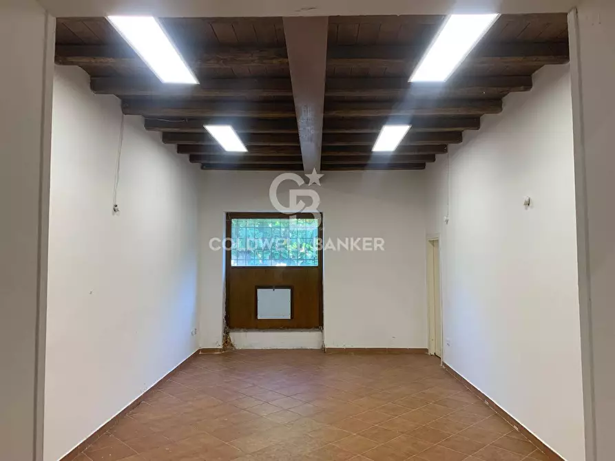 Immagine 15 di Locale commerciale in vendita  in Via Roma 15 a Santa Marinella
