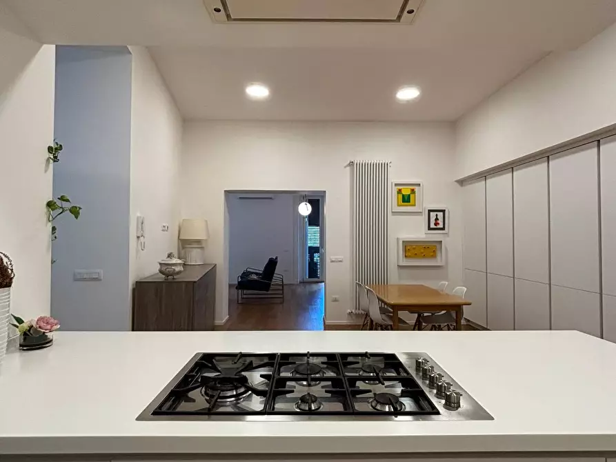 Immagine 10 di Appartamento in vendita  in Corso Giuseppe Garibaldi 218 a Salerno