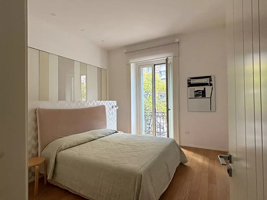 Immagine 12 di Appartamento in vendita  in Corso Giuseppe Garibaldi 218 a Salerno