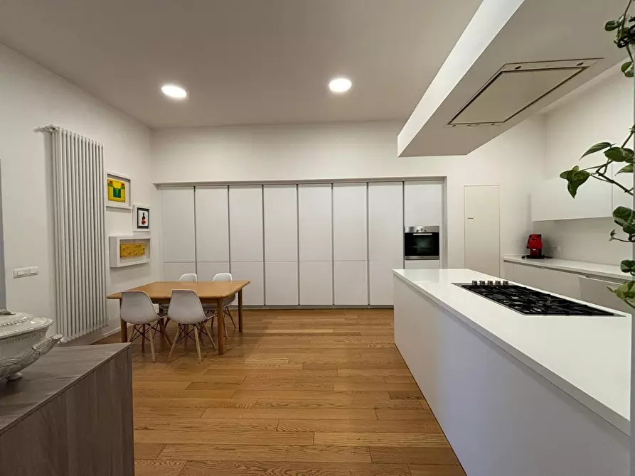 Immagine 1 di Appartamento in vendita  in Corso Giuseppe Garibaldi 218 a Salerno