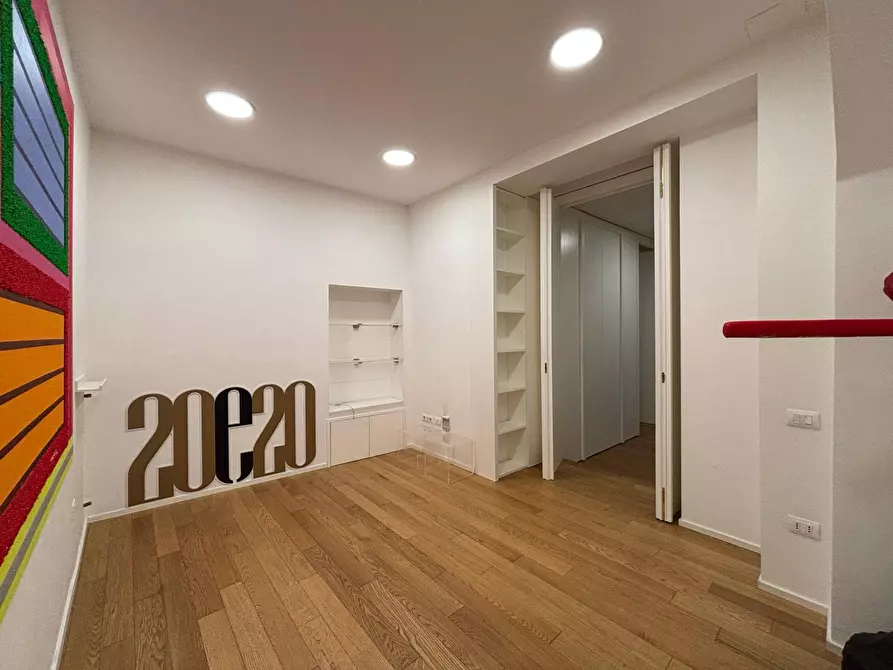 Immagine 5 di Appartamento in vendita  in Corso Giuseppe Garibaldi 218 a Salerno