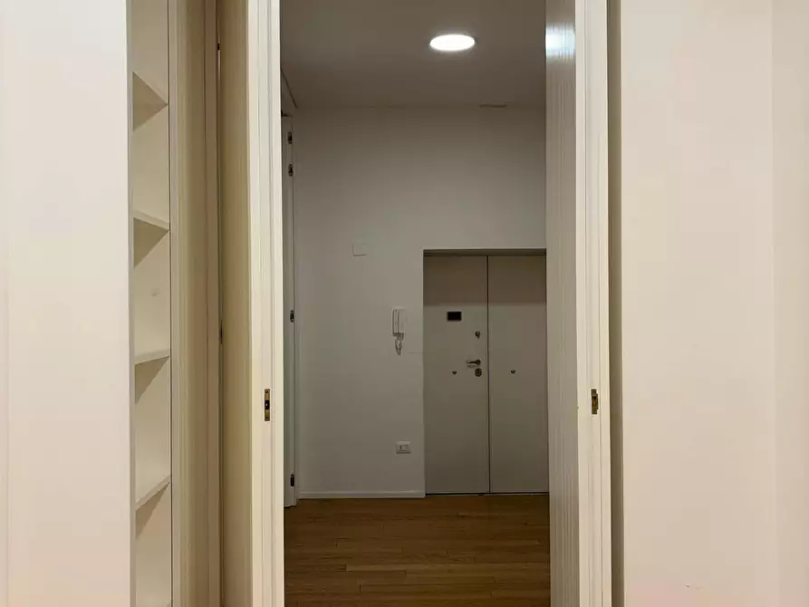 Immagine 22 di Appartamento in vendita  in Corso Giuseppe Garibaldi 218 a Salerno